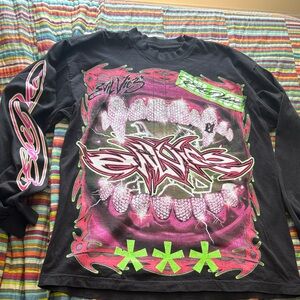 Evil vice size medium, no tag long Sleeve Tee with Pink & Green Accent nwot